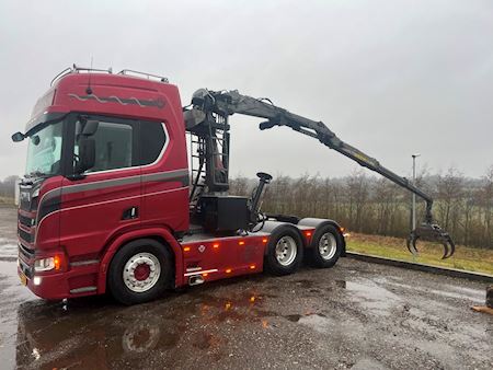 Scania R650 6x4 m. aftagelig kran Trækker