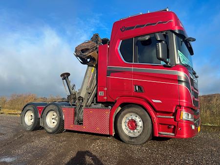 Scania R650 6x4 m. aftagelig kran Trækker