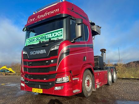 Scania R650 6x4 m. aftagelig kran Trækker