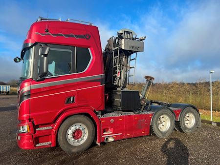 Scania R650 6x4 m. aftagelig kran Trækker