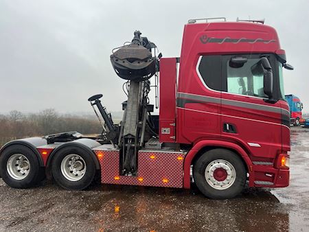 Scania R650 6x4 m. aftagelig kran Trækker