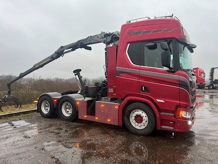 Scania R650 6x4 m. aftagelig kran Trækker