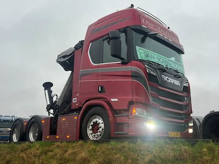 Scania R650 6x4 m. aftagelig kran Trækker