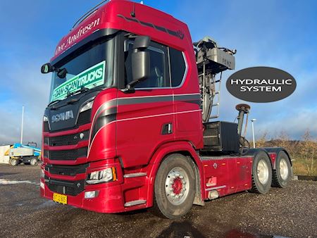 Scania R650 6x4 m. aftagelig kran Trækker